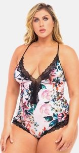 NWT Reina Romper Floral